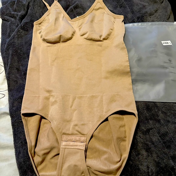 Brand New HeyShape in a size Large (NW) - Picture 1 of 2